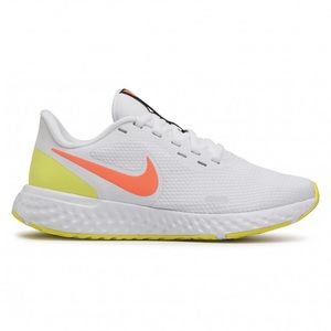 Nike Revolution 5